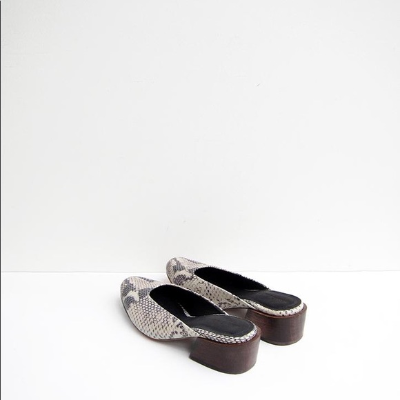 PRICE DROP 💧 MARI GIUDICELLI snake Leblon mule slide EUC - Picture 2 of 3